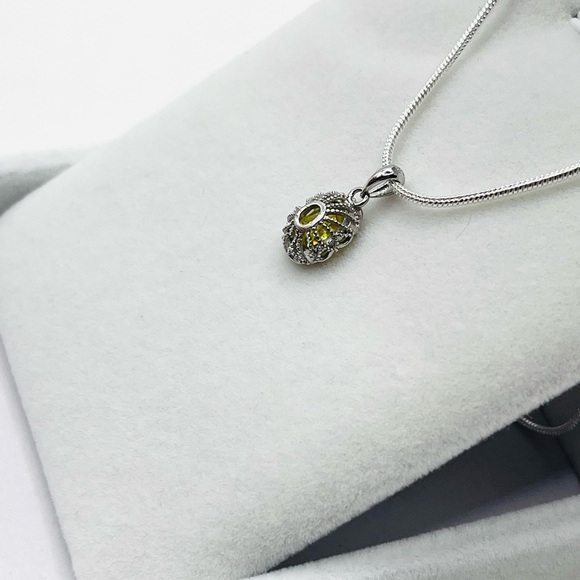 1.06 CT Oval Cut Natural Yellowish Sphene Pendant Necklace Sterling Silver - Picture 5 of 7